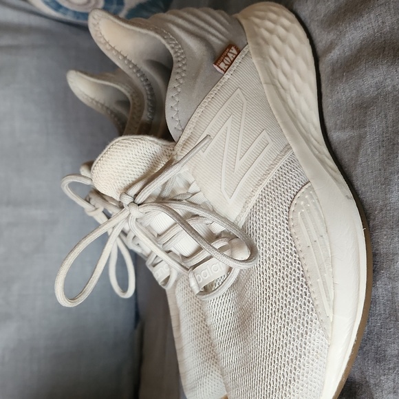 New Balance white womans tennis shoe size 7 - Picture 2 of 15